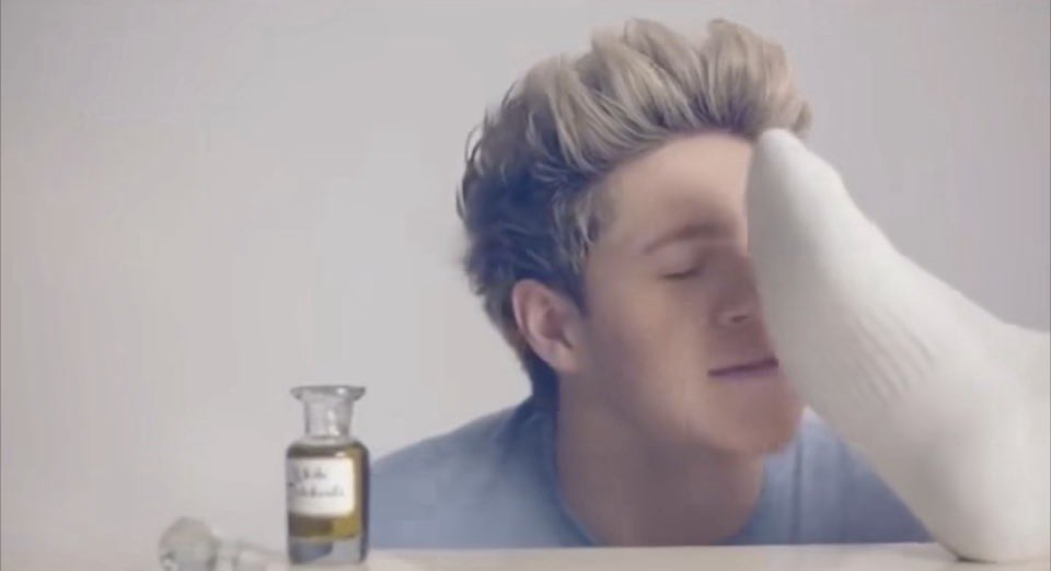cfostdgmq's tweet photo. one direction stinks https://t.co/DWuWYncHdb