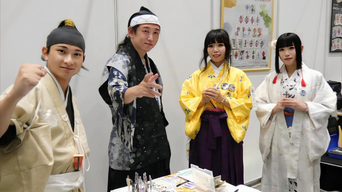 nagaokakyobusho's tweet photo. 光秀じゃ
#大阪お城フェス おもひで②
大坂といえば、秀吉じゃな🐒
我らの陣にも足を運んでくれて、御城印まで買うてくれた良きやつじゃ

おっと！これが秀吉の人たらしというやつか😱

じゃが、そなたとの語らいは楽しゅうござったぞ

#名古屋おもてなし武将隊(@nagoyabushotai )
#豊臣秀吉
#明智光秀 https://t.co/EWk2vJtloU