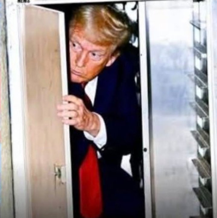 IRANinKENYA's tweet photo. Look at this superpower—episode 2.

The president who claimed he would change the world is now hiding in a catering truck.

This was the full extent of your superpower? https://t.co/1vaeikG6qv