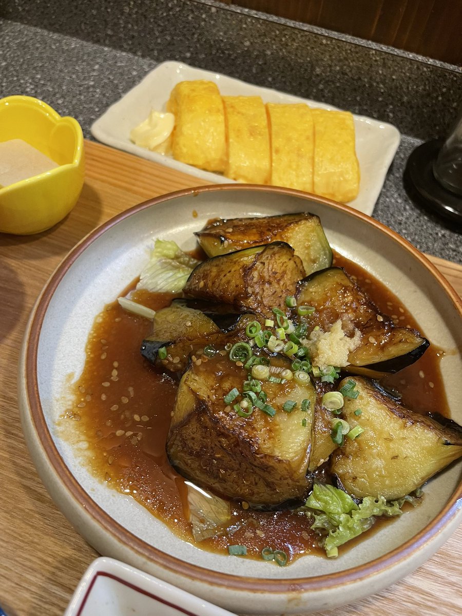nrtcdg_E12's tweet photo. 正福さんで茄子味噌定食&amp;卵焼きをいただきました
本当は焼魚定食にしたかったけど品切れ⤵️
煮魚小鉢をつけてリベンジか
ここ味付けのものをいただくと福岡に帰ってきた感じします
ごちそうさまでした https://t.co/nN5ATT3eLd