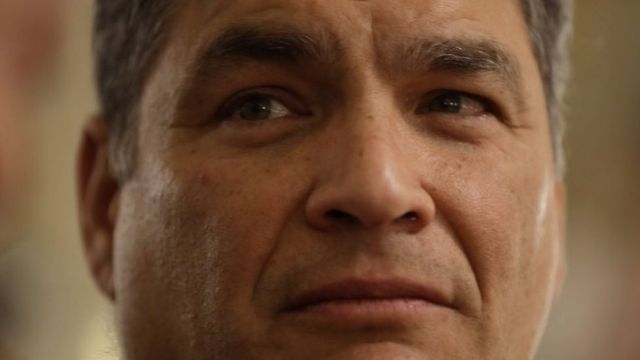 AtentoEc's tweet photo. #ATENTO A Fausto Valdiviezo lo ases1naron porque tenía los Pativideos, grabaciones clandestinas que involucraban a Ricardo Patiño, exministro de Economía de Rafael Correa, las  imágenes mostraban una reunión donde negociaban el manejo de la deuda externa y los bonos globales . https://t.co/ysCZNwGoPU