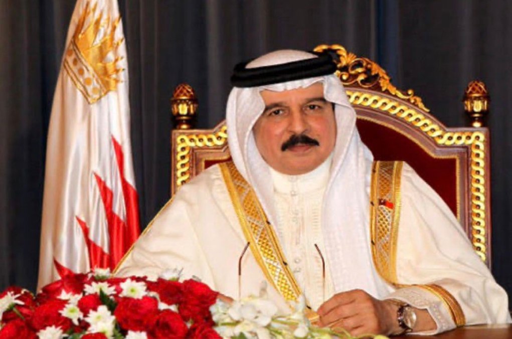 IranReportsX's tweet photo. 🇮🇷 Reporter: It is being claimed that Bahrain's King Hamad bin Isa Al Khalifa has fled the country and the public has toppled the government, but there has been no credible confirmation of this. Recent reports indicate that the King has made public statements. https://t.co/y18JhPJCGE