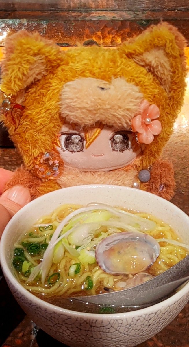 0619rukuzzZ's tweet photo. 結局ふたりで地元の炭火焼き屋さんに寄って、私はランチコース😋🍴
前菜も良かったし、もちろん串焼きはばっちり♪雲丹のライスコロッケはとても美味しかった〜！
シメはアサリの冷たいラーメン🦪🍜🏝️ww
鶏出汁ベースでコクもあるお上品な貝出汁ラーメンでした🌊✨ https://t.co/BevDLnUHrI