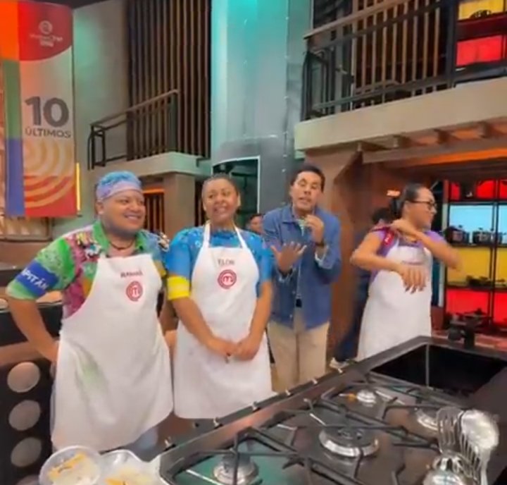 odaliscaroquera's tweet photo. Es #EnSerio #turbia #Produccion estos #Tres #Capitanes #Otra vez #Protegiendo a tus #favoritos para la #Final. #Vea #PublicoInteligente ya no #Vote por #Nadie pura #Trampa estos #tres #cocineros van la #Final la #Achacosa #Ramaha #Predecible #Flor y la #OladeMar. Van ala #Final https://t.co/Bak8c1GmrQ