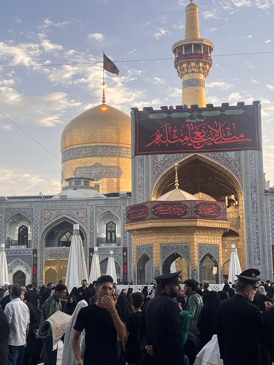 MehriSafaa's tweet photo. چهارشنبه است ودلم سمت شما افتاده
عطرصحن رضوی کل فضا افتاده

درو دیوار دلم آینه کاری شده است
روی باب الحرَمش نام رضا افتاده

#ایران_امام_رضا https://t.co/rZkrG9RhFM