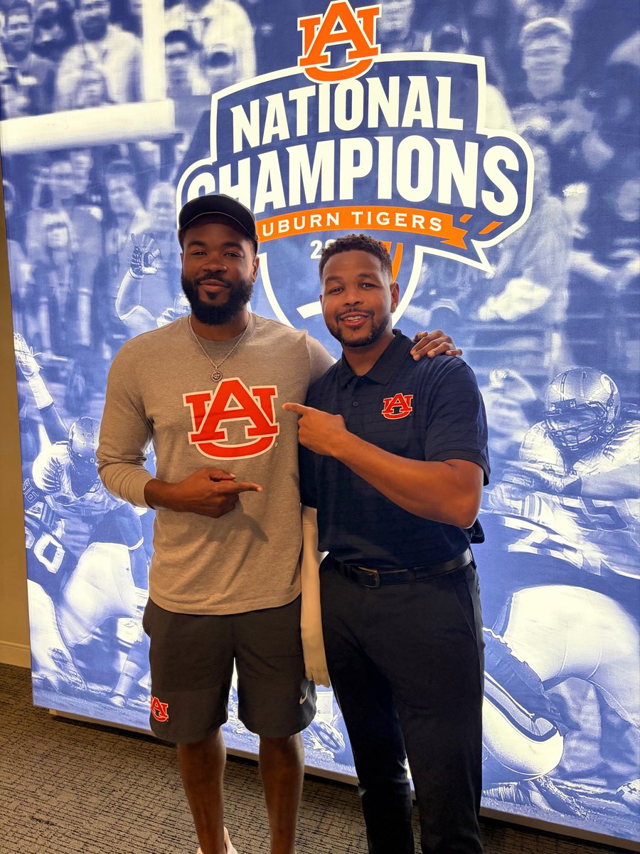 CoachET3's tweet photo. Good to great is never done. Always a great word from the man himself. Appreciate you bro!
#WDE 🦅 https://t.co/JOf7mqGM3L