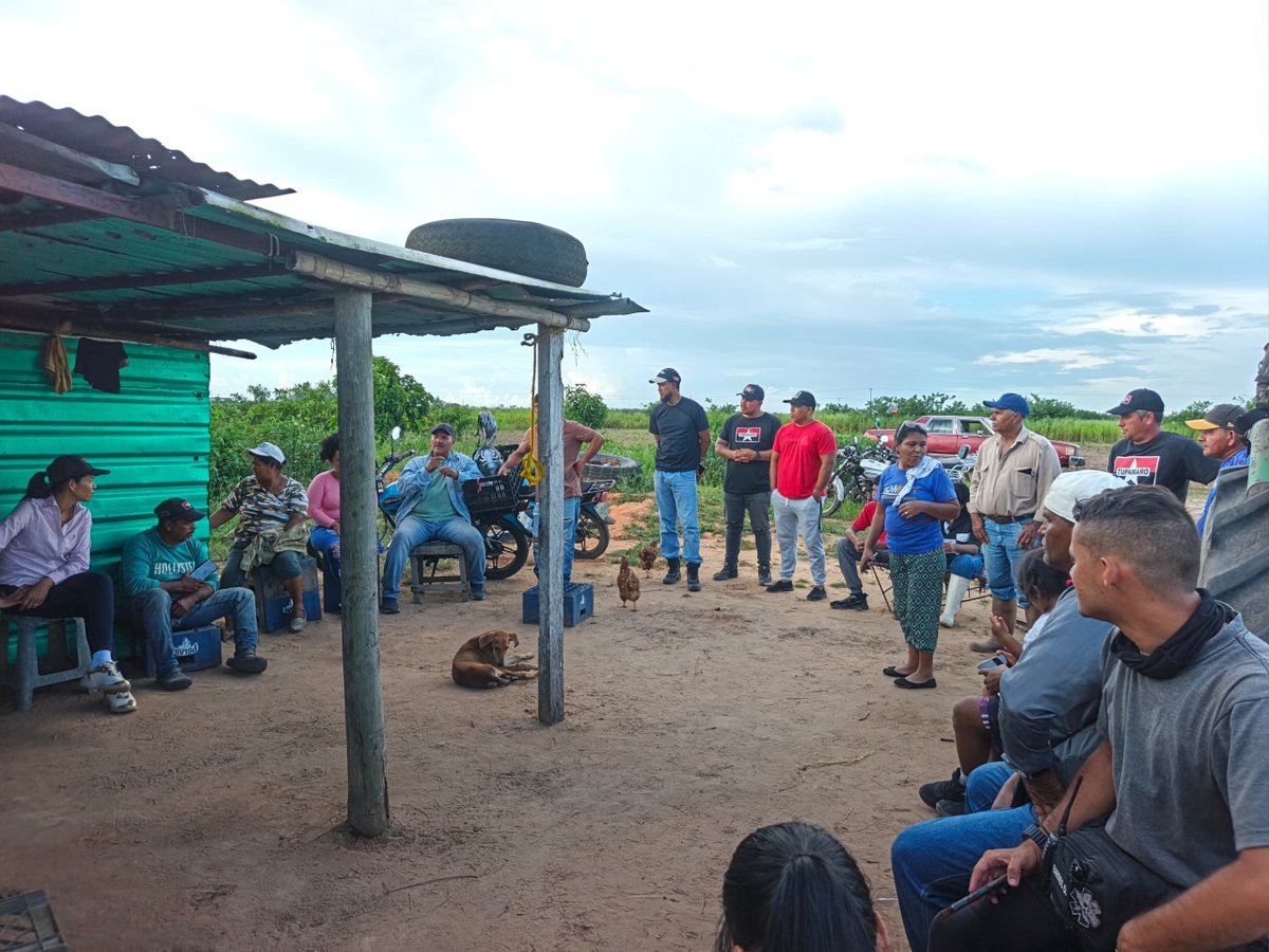 MaturinMrt's tweet photo. El municipio Maturín desarrollo Círculo de estudio en El consejo campesino Simon Bolivar, conversando sobre la génesis del partido, dando a conocer a los compañeros la visión y misión de nuestra organización. https://t.co/1w8zgc91O6