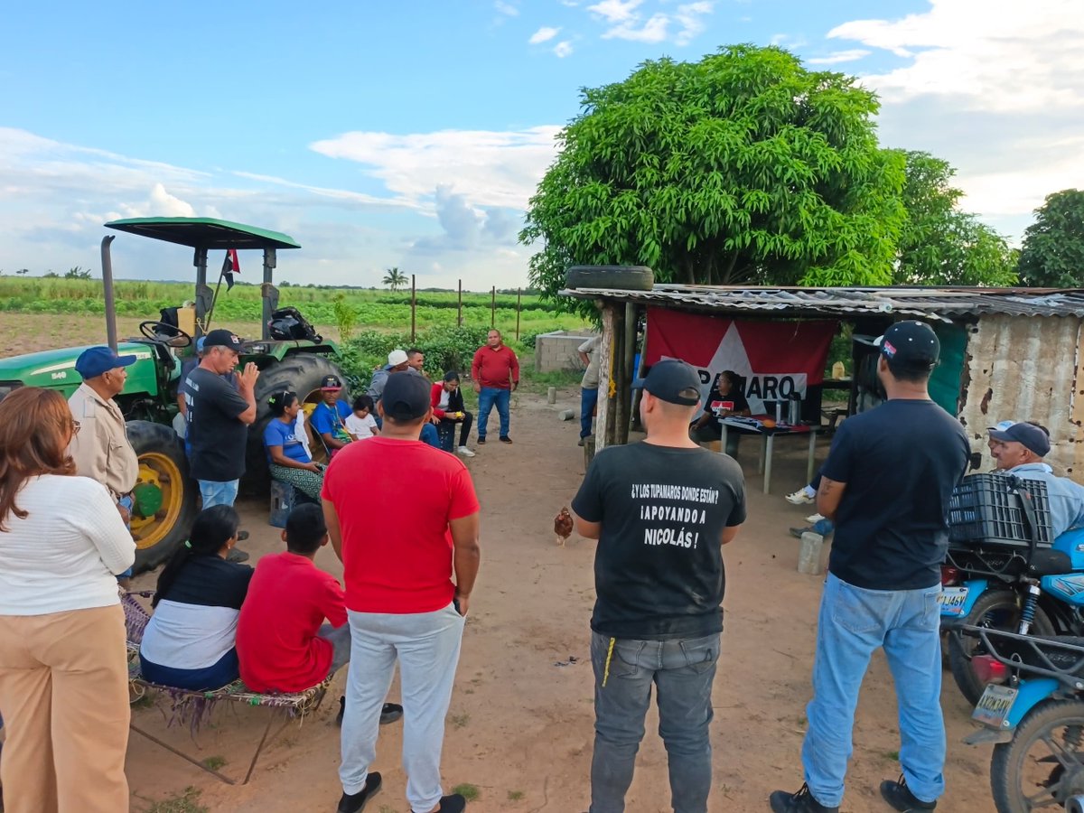 MaturinMrt's tweet photo. El municipio Maturín desarrollo Círculo de estudio en El consejo campesino Simon Bolivar, conversando sobre la génesis del partido, dando a conocer a los compañeros la visión y misión de nuestra organización. https://t.co/1w8zgc91O6