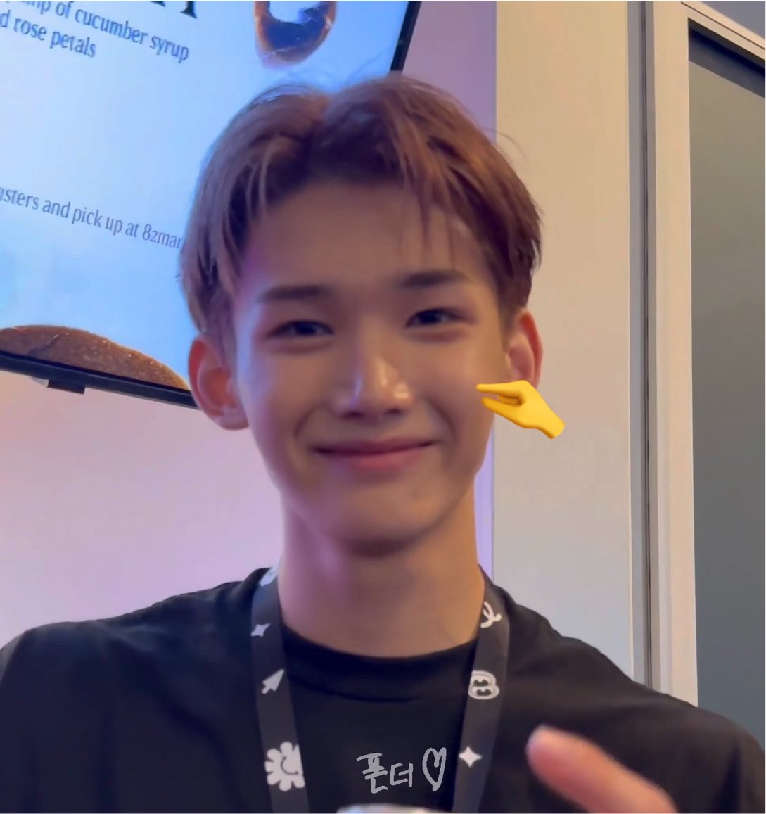 amourjyo's tweet photo. the most prettiest handsome precious loveliest riceball ever 🙁 https://t.co/oe3SV6bUau