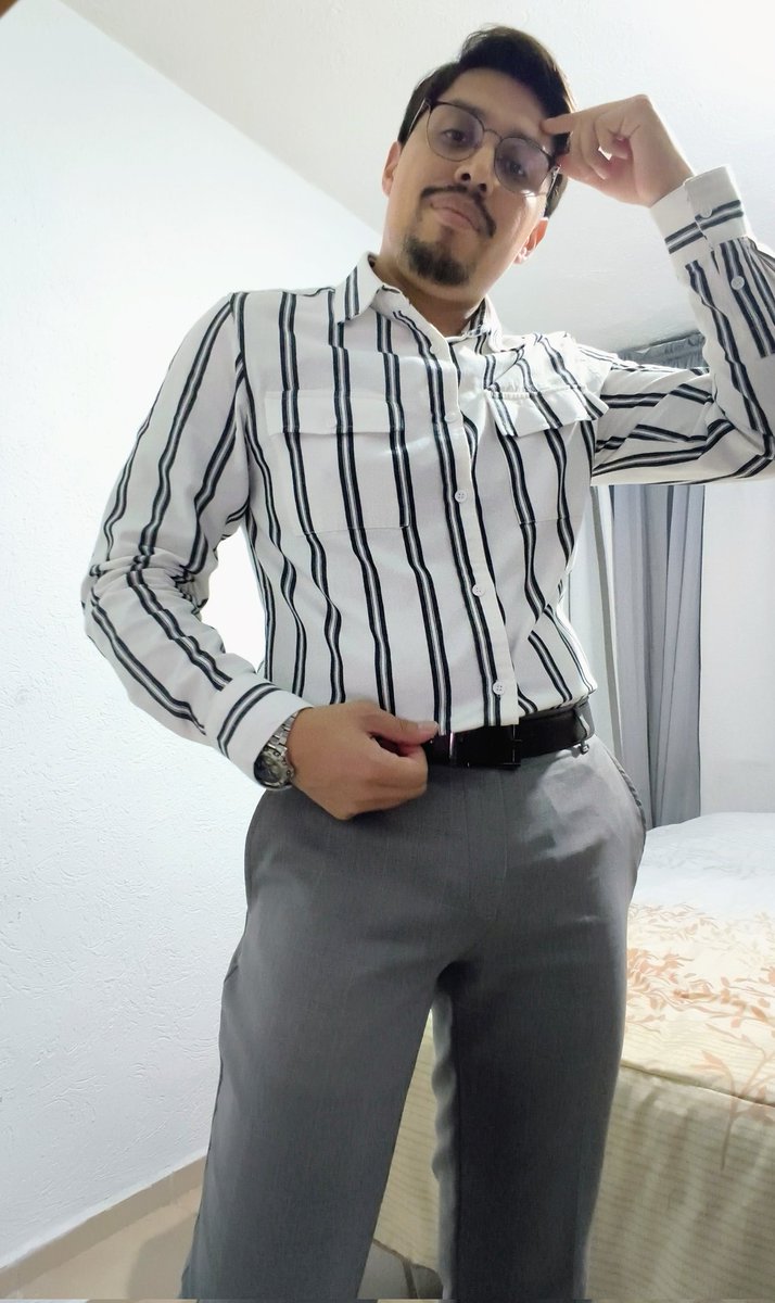 CharlieAntt's tweet photo. Este fue el outfit para hoy en la oficina 😎 https://t.co/kNGjJt5t8D