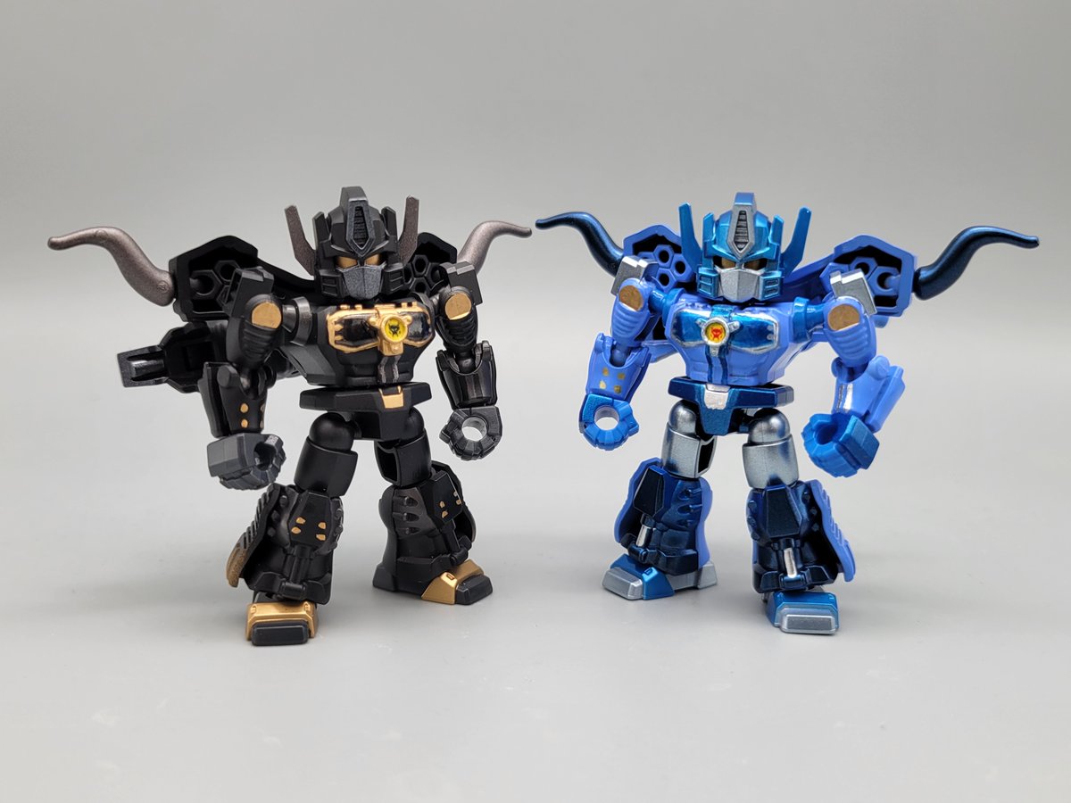 Takurai42's tweet photo. トランスフォーマーは改造までいかずともリカラーで別人になる。
ブラックビッグコンボイとブルービッグコンボイに塗装♪
ブロッキーズでこの4人を並べられる幸福(私はネメシスの玩具を未所持)。
#トランスフォーマー
#ブロッキーズ https://t.co/tzBegkPS0Q