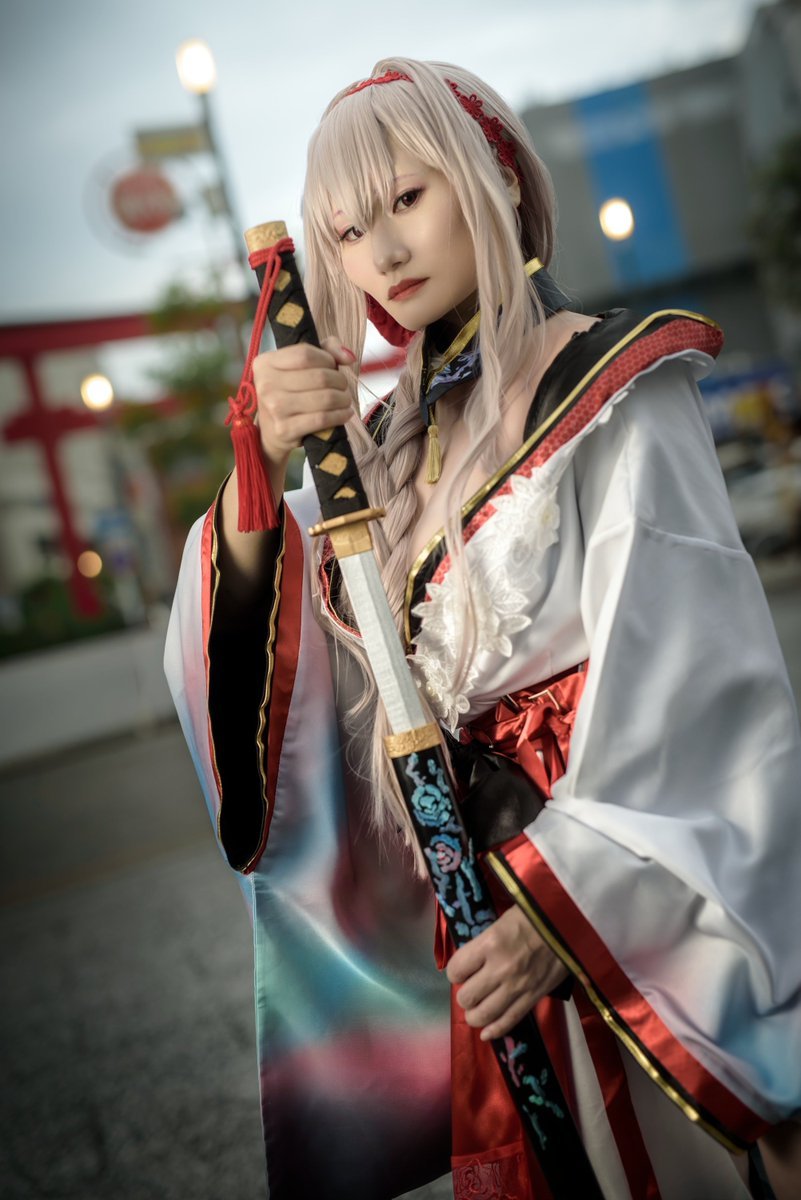 chill_movie_etc's tweet photo. cosplay
       勝利の女神:NIKKE
           紅蓮:ブラックシャドウ
      
      🍶ロンギングフラワー⚔️

📷️@simauma_game 
#フクヤマニメ
#NIKKEcosplay https://t.co/sANc2Ztpg2