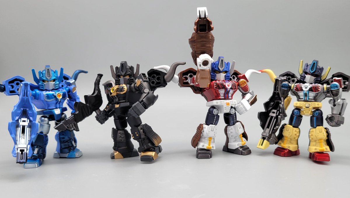 Takurai42's tweet photo. トランスフォーマーは改造までいかずともリカラーで別人になる。
ブラックビッグコンボイとブルービッグコンボイに塗装♪
ブロッキーズでこの4人を並べられる幸福(私はネメシスの玩具を未所持)。
#トランスフォーマー
#ブロッキーズ https://t.co/tzBegkPS0Q