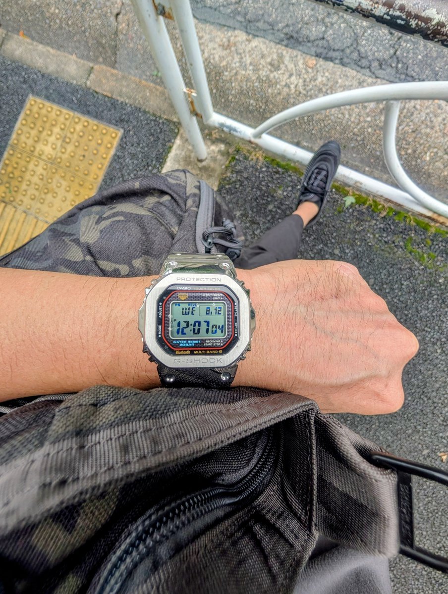 oh_dekanight's tweet photo. ゴル練🏌️からの〜ジムへ。
うーん、、せっかくインサイド・アウトが定着しつつあるのに、縦振りを意識してテイクバックを変えるとカット軌道になる🤔
練習あるのみですね。
お供はG-SHOCKGMW-B5000D-1CJF。
#GSHOCK https://t.co/DatmOJoskz
