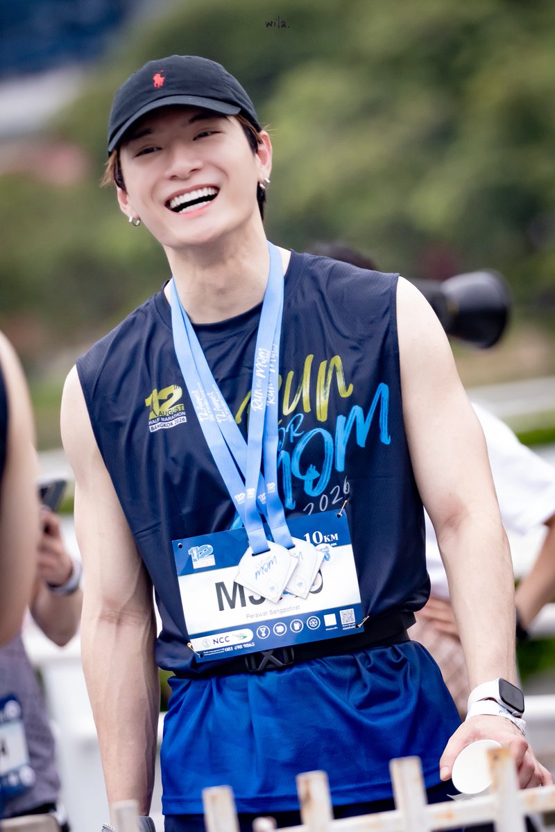 WilaGal's tweet photo. [260812]「K.P」💚 🐢

@kristtps รอยยิ้มเจ้าของเหรียญ 2 เหรียญ 😍

#12AugustHalfMarathon  
#RunForMom2026 

#KristPerawat #ยูยู่ของคุณพี https://t.co/1FDIw3kDe8