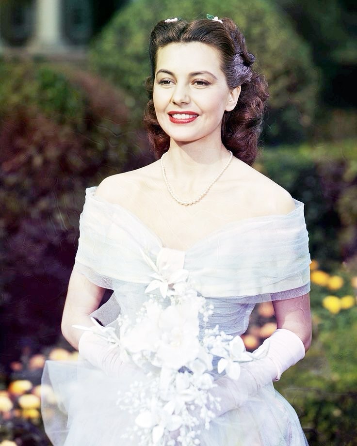 duygarena9's tweet photo. Cyd Charisse appreciation post!!🤍
#cydcharisse #dancer #professionaldancer #oldhollywood #oldhollywoodmovies #oldhollywoodactress #oldhollywoodglam #beauty #icon #legend #vintage #vintagehollywoodglamour #vintagehollywoodstars #vintagehollywood #goldenage #hollywoodgoldenage #silverscreen #nostalgia #classic #classichollywoodactress #classichollywood