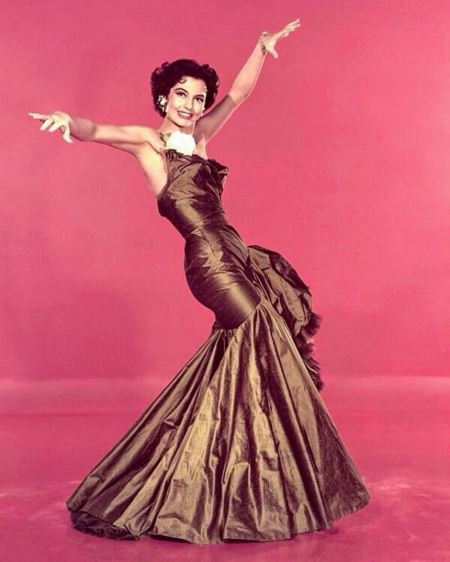 duygarena9's tweet photo. Cyd Charisse appreciation post!!🤍
#cydcharisse #dancer #professionaldancer #oldhollywood #oldhollywoodmovies #oldhollywoodactress #oldhollywoodglam #beauty #icon #legend #vintage #vintagehollywoodglamour #vintagehollywoodstars #vintagehollywood #goldenage #hollywoodgoldenage #silverscreen #nostalgia #classic #classichollywoodactress #classichollywood