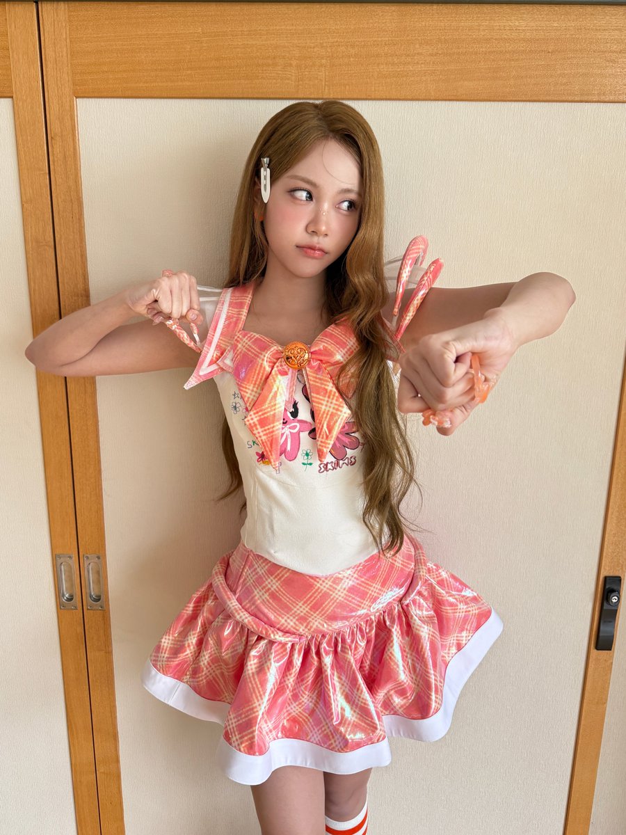 bleaasoff's tweet photo. 260812 CARMEN WEVERSE POST

My psychic power is... 
I can make the Hachus fall in love with me, haha 💗

#CARMEN #카르멘 #カルメン #卡门 
#Hearts2Hearts #하츠투하츠 #H2H https://t.co/BKXlDXWntm