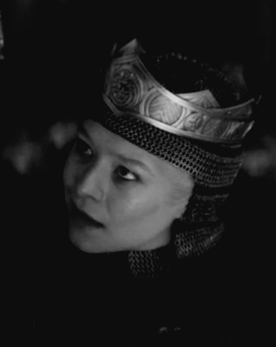 Targ_Loyalist's tweet photo. "I was anointed by the High Septon in the light of the Seven. And it is in their light that I stand before you now!" ~ King Aegon 

"You are the blood of Old Valyria. You answer to higher gods than his... this house, is an empty work of brick and stone." ~ Queen Rhaenyra

Viserys, your kids are out of control! 😭
#HOTD
