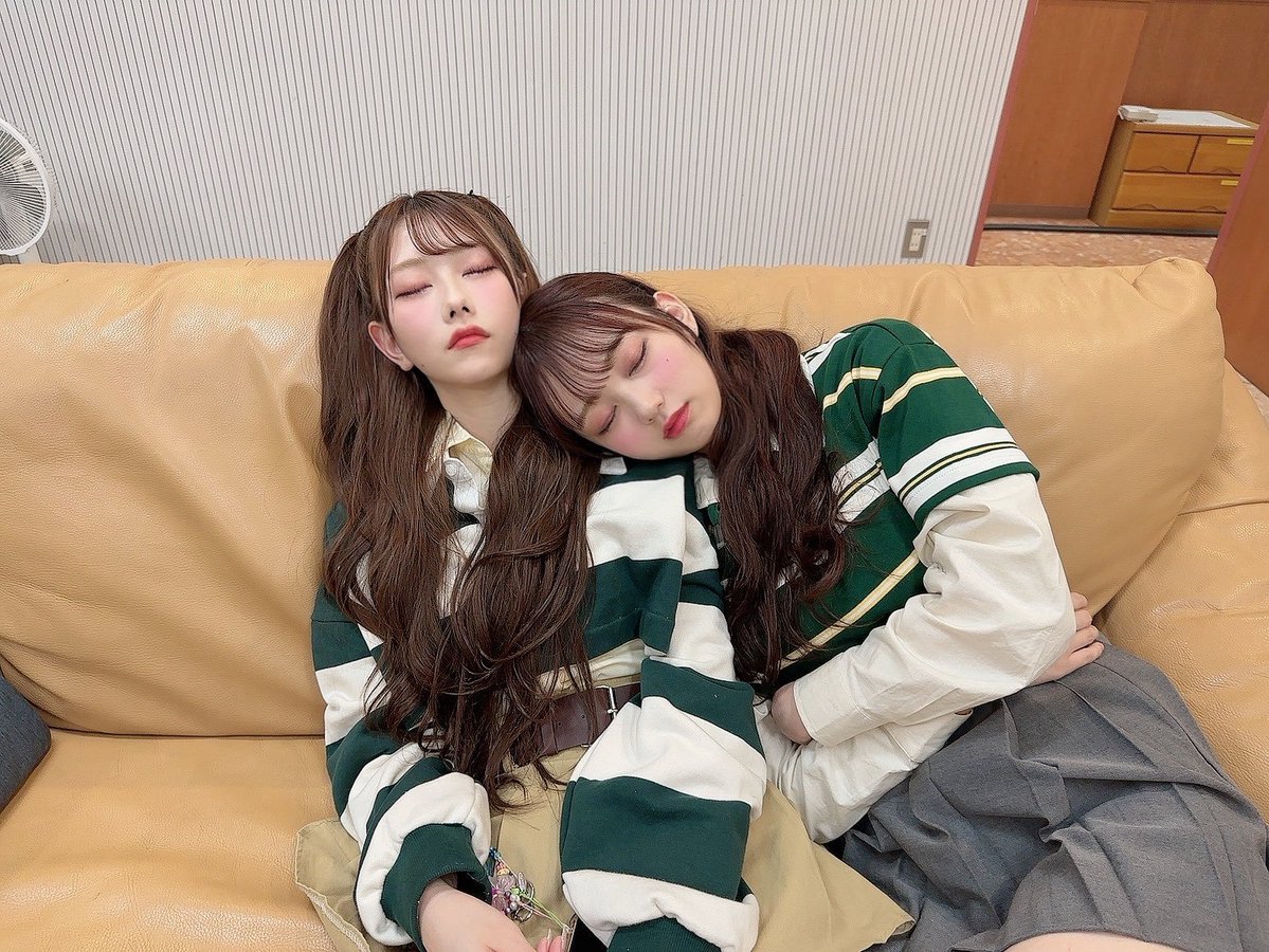yuirin9o's tweet photo. I realized I never got around to posting these photos.
I couldn’t make it to the show today, so at least let me share this tweet 🥺

I watched the on-demand stream, and seeing Maho smile was enough to make me tear up.
Congratulations on your graduation! ❤️ https://t.co/xLCAyIa1QW