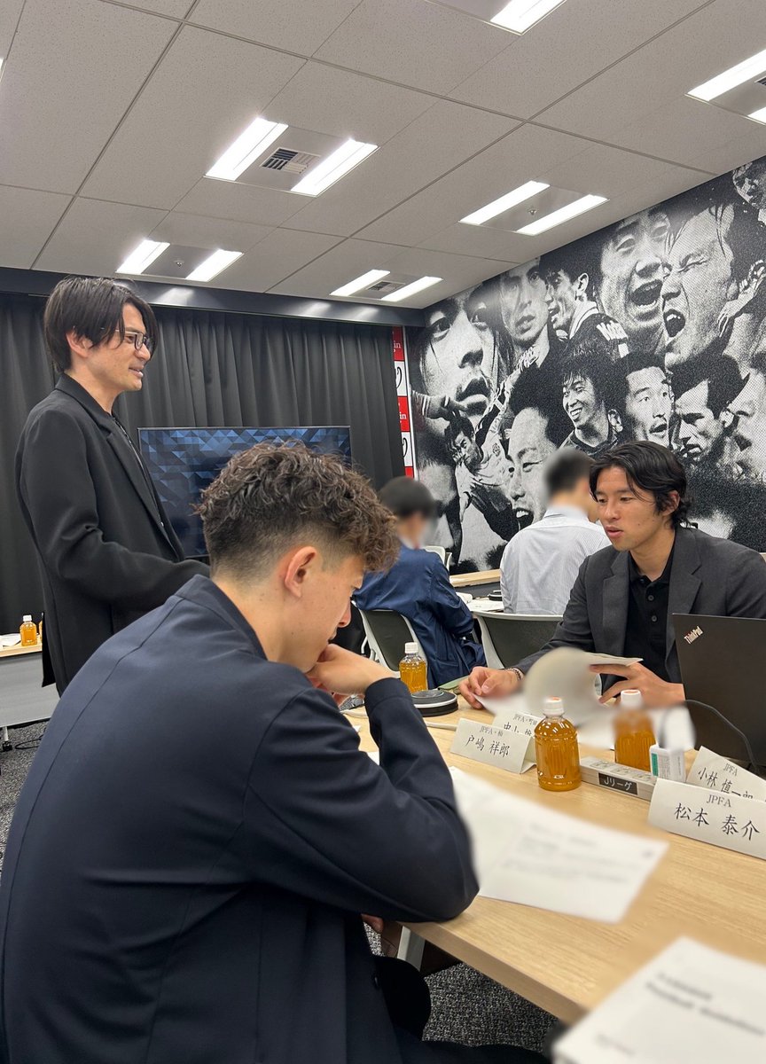 JPFA_NEWS's tweet photo. 「Ｊリーグ フットボールガイドライン」の策定には、JPFA副会長の #戸嶋祥郎 選手、#中山雄太 選手も選手の立場から議論に加わり、携わりました。

選手がより良い環境でプレーできるよう、JPFAはこれからも選手の声を大切にしながら、Ｊリーグとともにさまざまな取り組みを進めてまいります⚽️ https://t.co/oEz2wWQ8uV