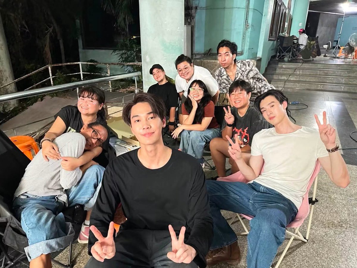 luvuna2004's tweet photo. แล้วดิวธีตัวติดกันทั้งกองจริงค่ะ คือมีความสุขสุดๆเลยดิ ได้ทำงานกับแฟนอะ ไปไหนก็อยากไปกับแฟน แล้วอยู่ในกองกันทั้งวัน กลับห้องมายังได้เจอกันอีก เพราะอยู่ด้วยกัน เฮ้อ ชีวิตคนมีแฟนทำงานด้วยอะเนาะ ถ้ามาบอกว่าเป็นเพื่อนเนี่ย งั้นพ่อแม่เราคงเป็นแค่เพื่อนสนิทกันแล้วล่ะ

#MrKillSeriesEP6 https://t.co/NT0RxyUUn2