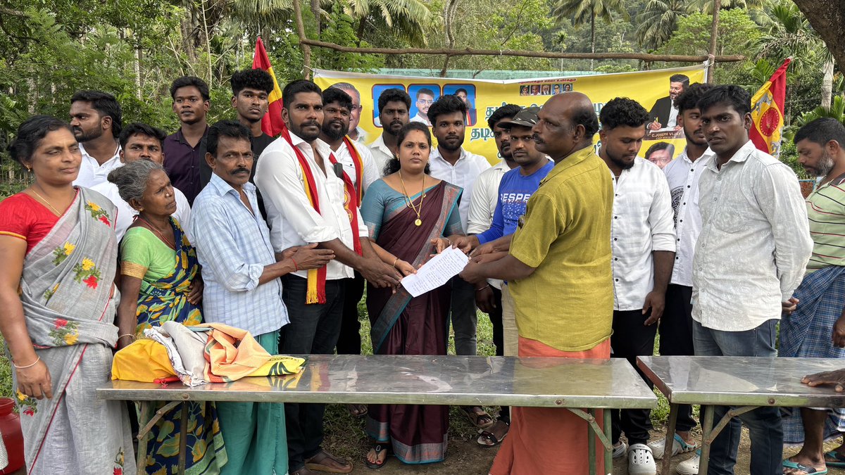 Tvk_Anish's tweet photo. தடிக்காரங்கோணம் ஊராட்சிக்குட்பட்ட கீரிப்பாரை பகுதியில் பொதுமக்களின் குறைகளை நேரில் கேட்டறியும் மக்கள் குறைகேட்புக் கூட்டம் தமிழக வெற்றிக் கழகம் சார்பாக நடைபெற்றது #tvkkohilaanish #tvk #cmotamilnadu @BussyAnand @TVKVijayHQ @CMOTamilnadu https://t.co/LN0D9KzkMJ