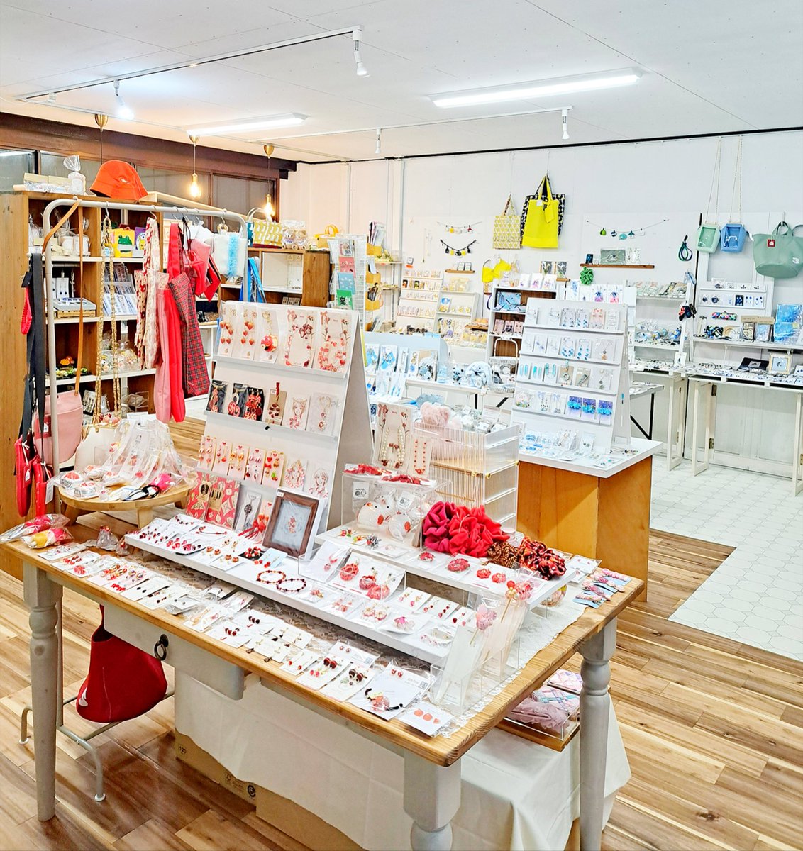 hakomittsu.さま森ノ宮店オープンされてます！ 企画展カラコレ9もです