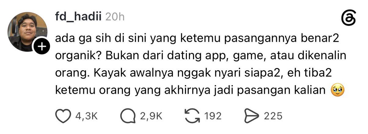 tomatkaramel's tweet photo. Aku kak. Aku ketemu cowokku pertama kali di konser. Konsernya day6. Aku di festival, dia di panggung–keyboardisnya. https://t.co/jllQl9dwtj