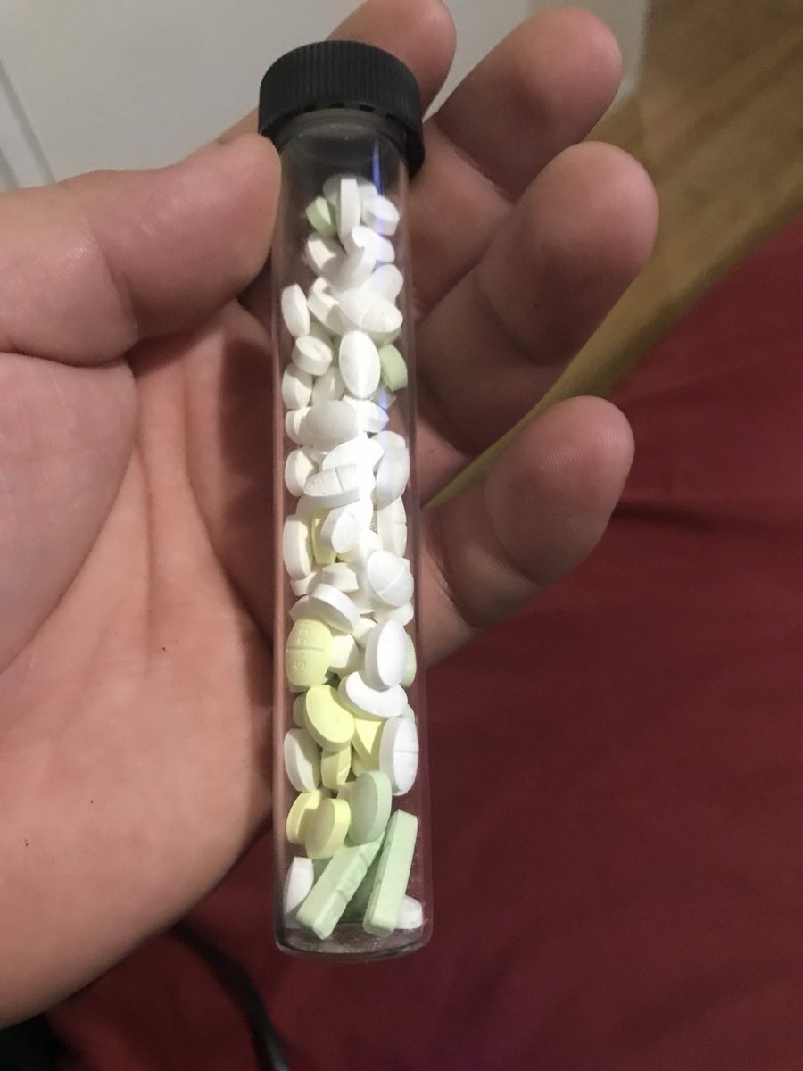 OrigianlThe's tweet photo. #footballs #drugtwt https://t.co/6l9N05IEOQ