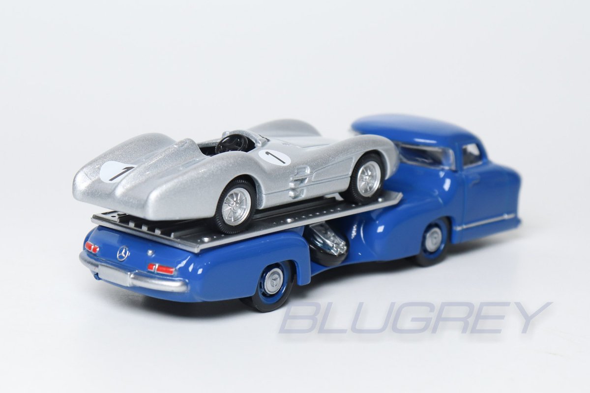 BLUGREY_JP's tweet photo. ノレブ 1/64 メルセデスベンツ レン レーシング トランスポーター
かわいいW196スパイダーとレントランスポーターのセットです🥰
#MERCEDESBENZ #メルセデスベンツ #レントランスポーター #W196 #norev #積載車 #ミニカー #モデルカー #diecastcar #diecastmodel #ミニカーショップ #blugrey https://t.co/pCW6CmH20R