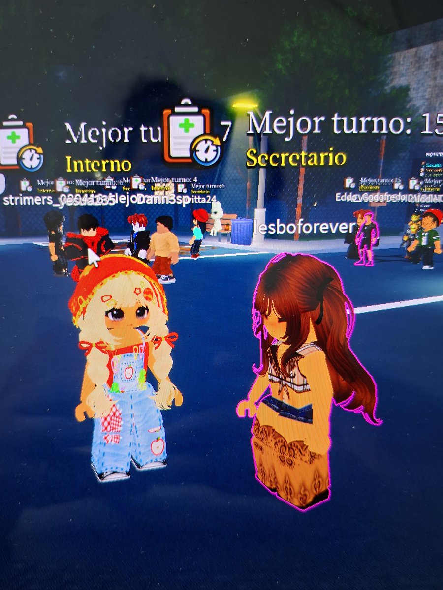 livihalloweenie's tweet photo. Puro @Julspv y yo en roblox https://t.co/eZLazQkCxK