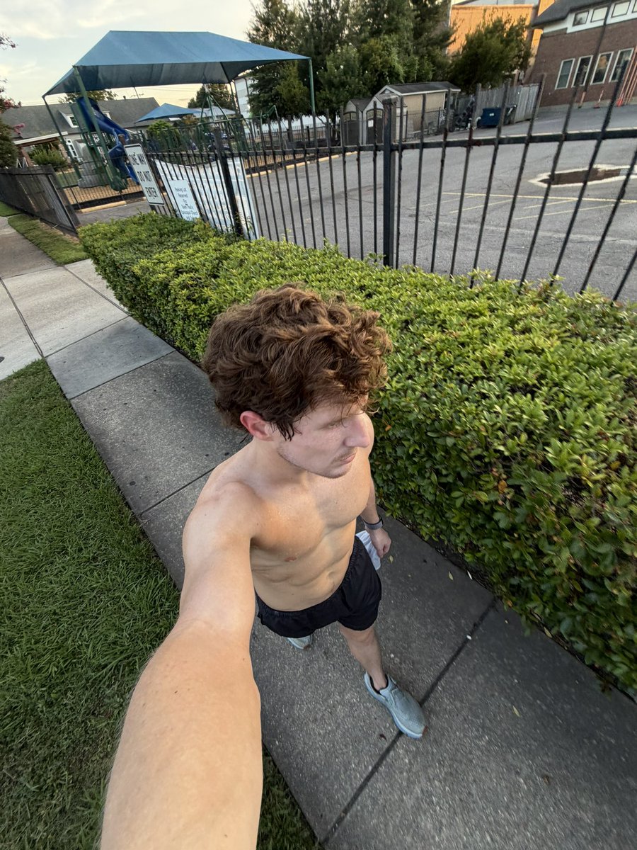 PeytonMcMahon's tweet photo. Trying to perfect the post run pic https://t.co/fbwArxTUIP