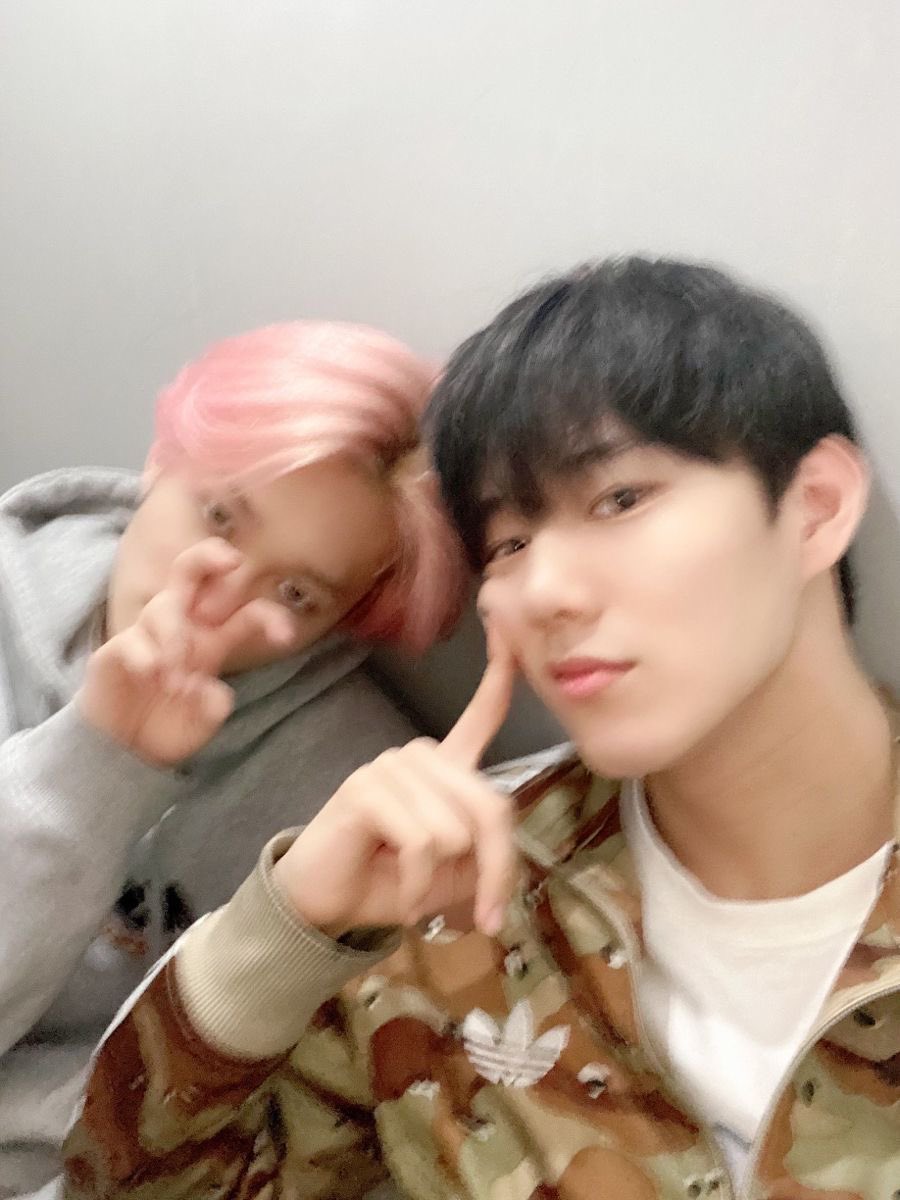 choisunisright's tweet photo. 데뷔초 탁테에는감동잇다
쓰담쓰담쓰담 https://t.co/jvGuDRzQyc
