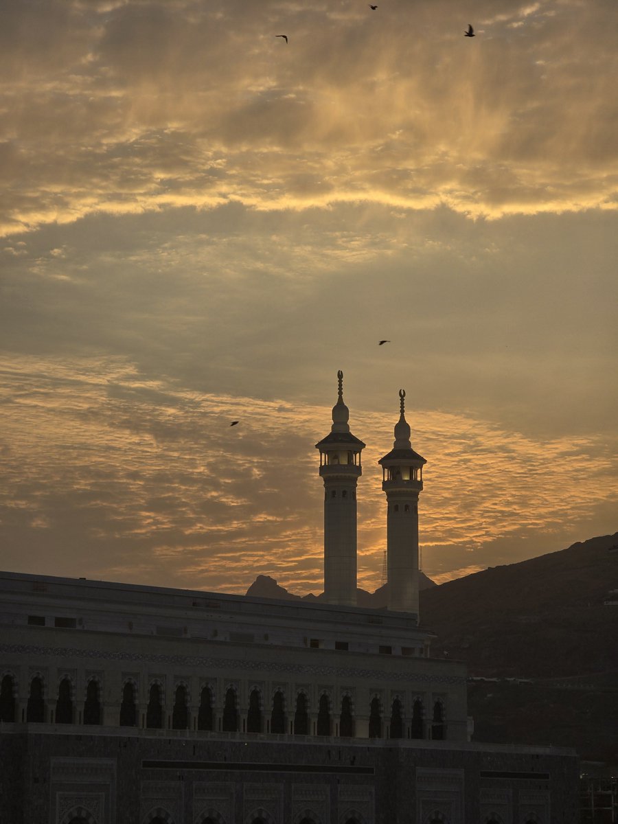 sukkaryeater's tweet photo. Mornings in Makkah.

#makkah https://t.co/K2NRPSKPQ3