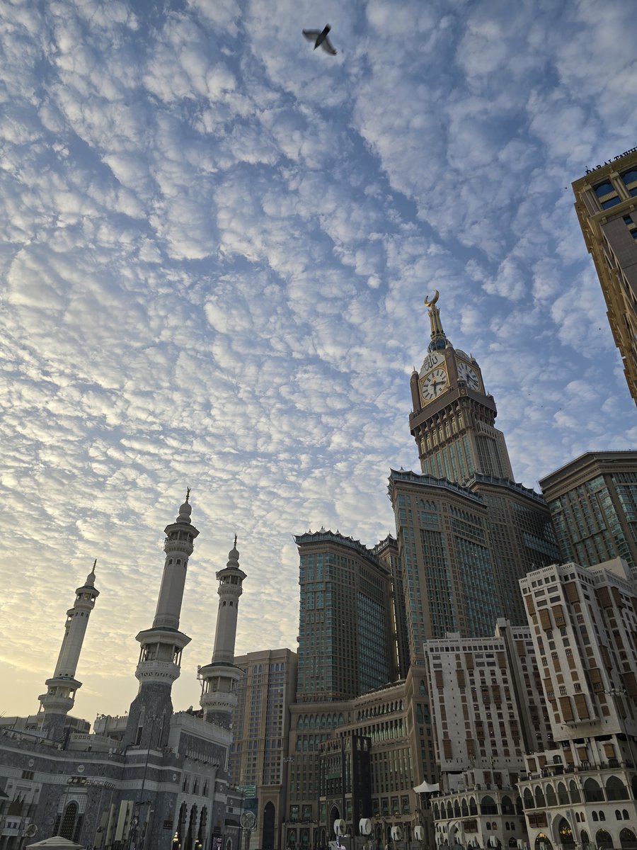 sukkaryeater's tweet photo. Mornings in Makkah.

#makkah https://t.co/K2NRPSKPQ3