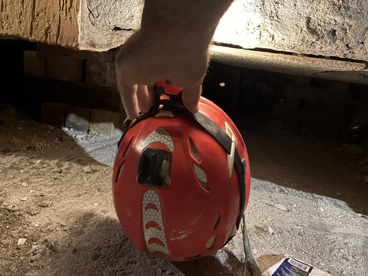 craigoz82's tweet photo. Just rescued a 32 year old female, in earthquake Colombia - 36 hours later after a technical rescue and she was pinned in a space about 12 inches in a squat like position. She was alert and breathing when she came out. My inspection camera worked a charm https://t.co/wfxXOvzO0h https://t.co/GPREDyR6qT