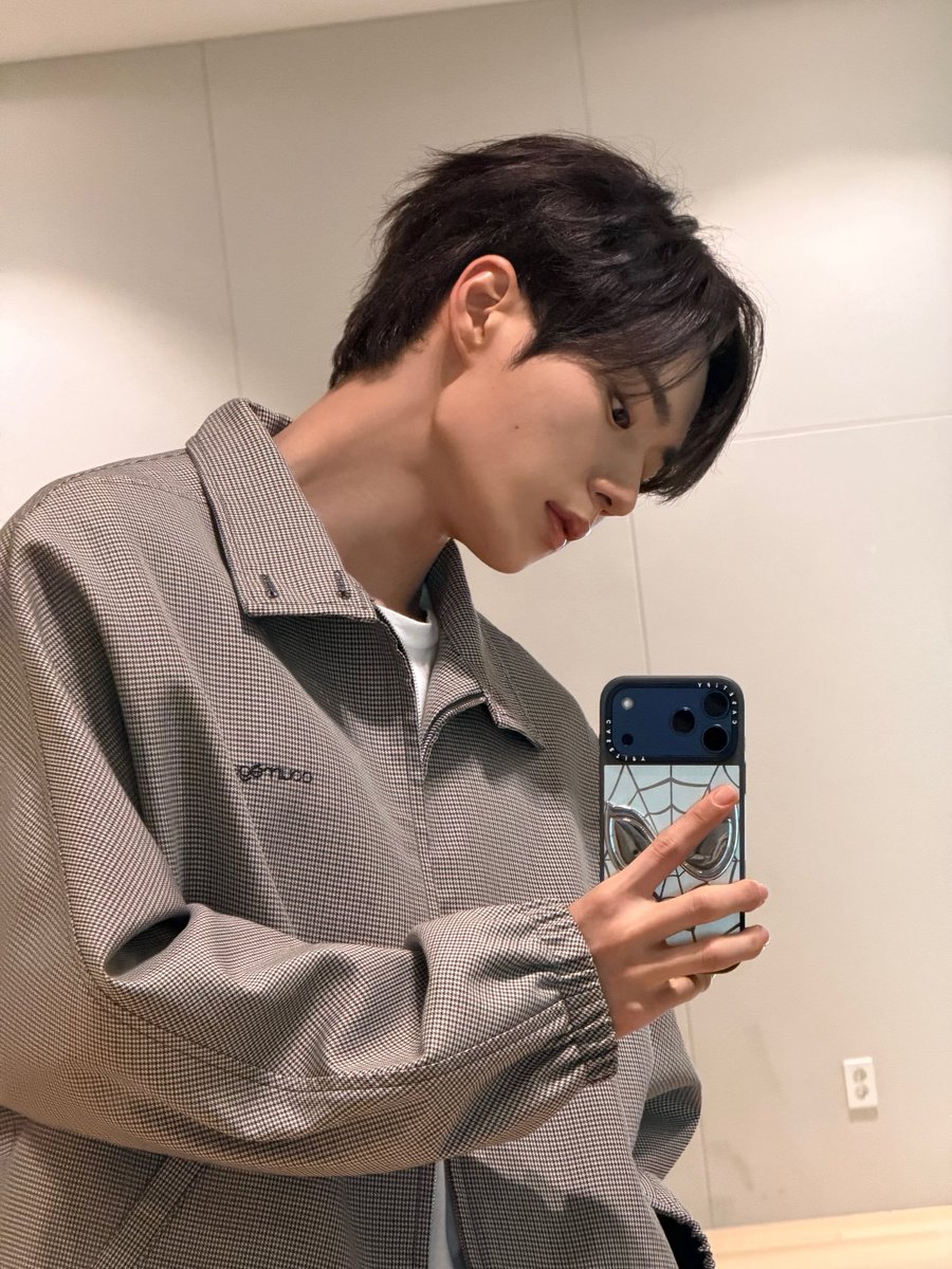ALD1__JUNSEO's tweet photo. LA 잘 다녀올게요 😊✈️

#ALPHADRIVEONE #알파드라이브원
#알디원 #ALD1
#JUNSEO #준서 #KIMJUNSEO #김준서 https://t.co/FpCe1YOO0U