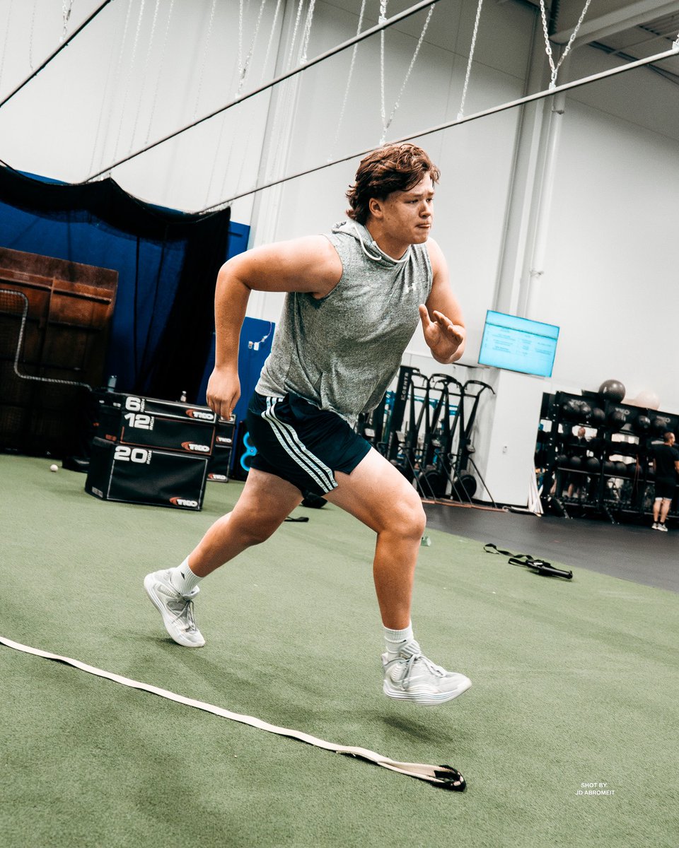 ConnorLaHue's tweet photo. I’ve had a great spring and summer working with @coachDJLynn. Really enjoyed working with these guys! @CannonZubeck @Reece_Wilmes @TheAlijahShaw @bluhawksports https://t.co/Bg1ijui9OC