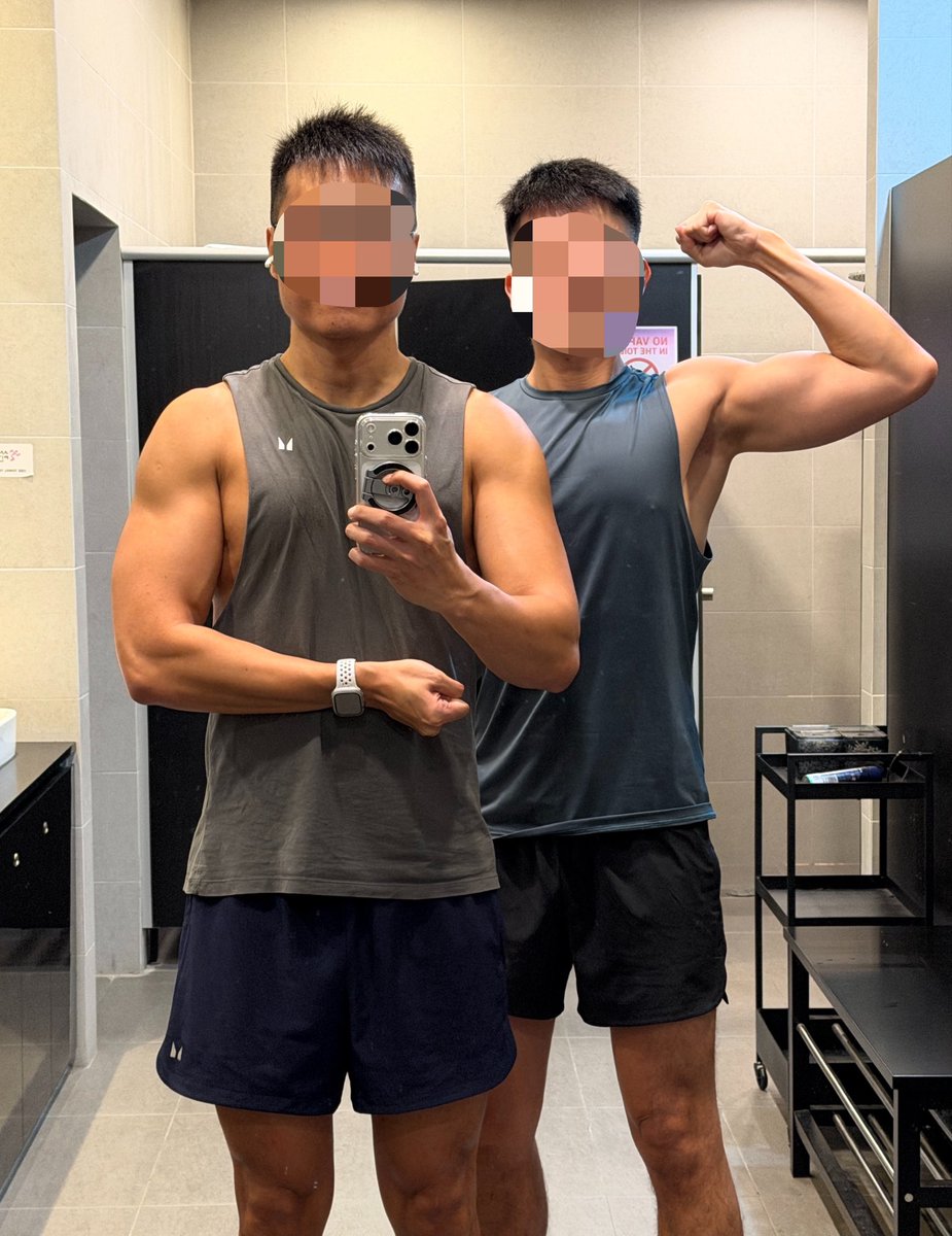 hunkafter's tweet photo. Post workout flex with special guest https://t.co/PEpJUdMOyN