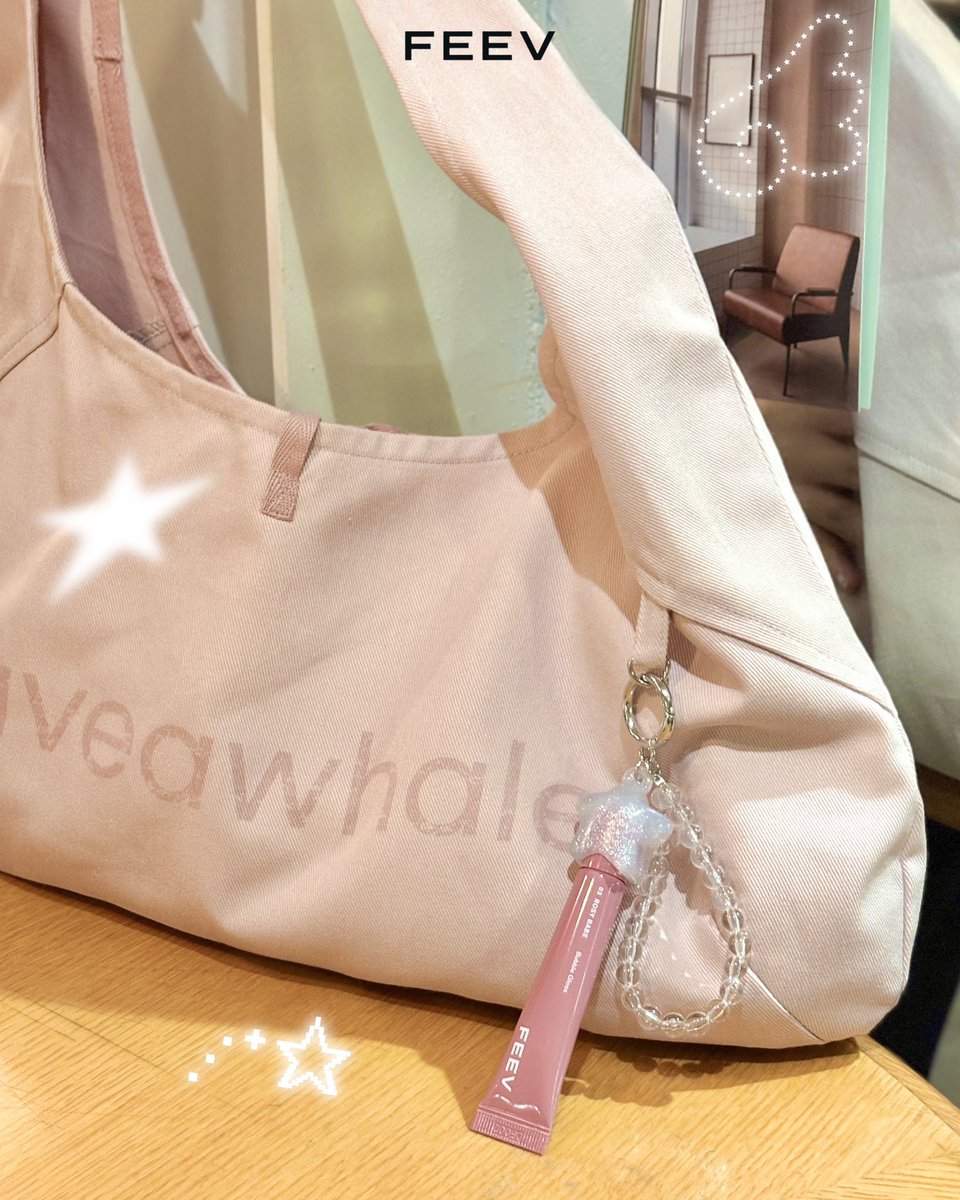 _forpink00's tweet photo. [광고] #RT이벤트 @feev_official
#RT 추첨 3분께 버블글로스 1종(컬러랜덤)을 드립니다🎁

𝑾𝑯𝑨𝑻'𝑺 𝑰𝑵 𝑴𝒀 𝑩𝑨𝑮? 𝑩𝑼𝑩𝑩𝑳𝑬 🫧

해브어웨일 X 피브 무신사 단독 콜라보💕

제가 너무 좋아하는 피브 버블 글로스를 해브어웨일 가방과 함께 만나볼 수 있어요〰️

가방 + 립홀더 + 립 + 세럼을 모두 만나볼 수 있는 구성!

립홀더에 쏙 끼워 가방에 달아주면 꾸민 듯 안 꾸민 듯 귀엽고 자연스러운 포인트🎶

구성과 예쁜 발색은 타래로 더 자세히 보여드릴게요➰