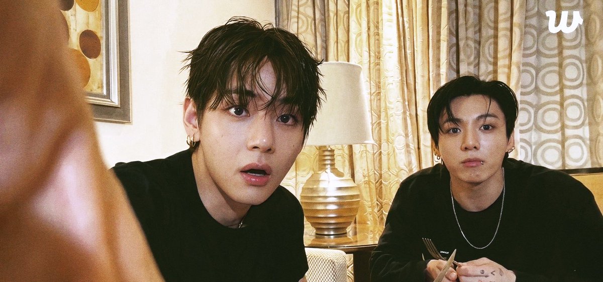 kvstrawcigs's tweet photo. [HD] 120826 TAEKOOK WEVERSE LIVE 🖤

— A THREAD — https://t.co/f2URn9ZYal