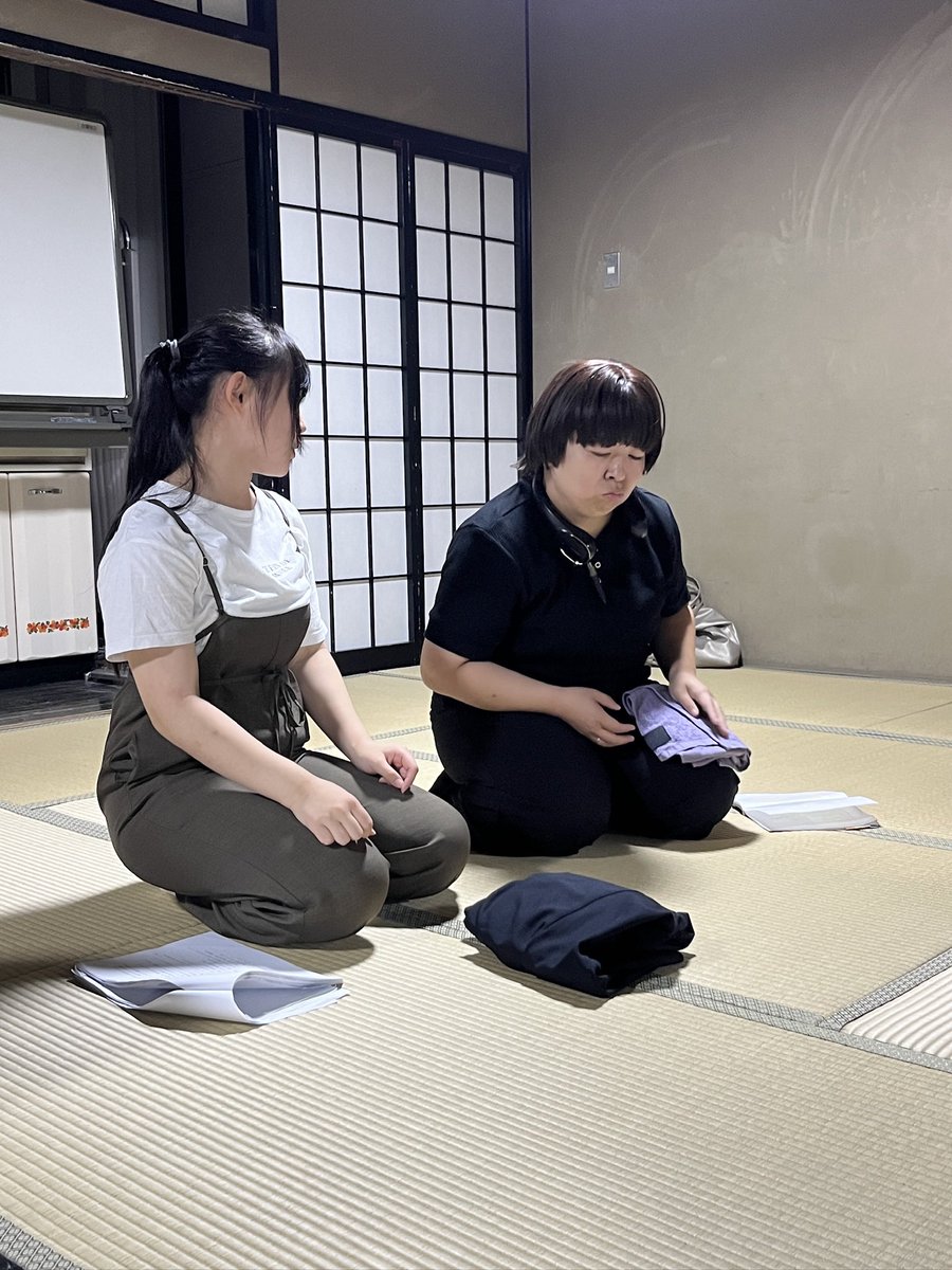 kashi_actors's tweet photo. ＼キャスト紹介／

鈴沢 明子(髙橋 紀子 さん)

主人公の母🫶🏻
家族を一番に考える母親の鑑でありながら、自分の人生に後悔を抱える部分も…
彼女も今を生きる女性のロールモデルの一例です😌

オファーが遅かったのに快く引き受けてくださった紀子さん！
頼りになるお母さんよろしくお願いします🙏🏻✨ https://t.co/oCz5sMcFHp