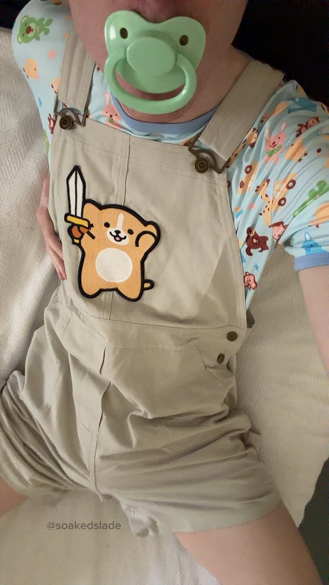 SoakedSlade's tweet photo. Guys my @nightyknights99 order arrived and idk if it’s the shortalls or just where my brains at but i’ve never felt more baby in my life.

#abdl #littlespace #diaperboy #soggy #diaper https://t.co/LkWLuwjVkr