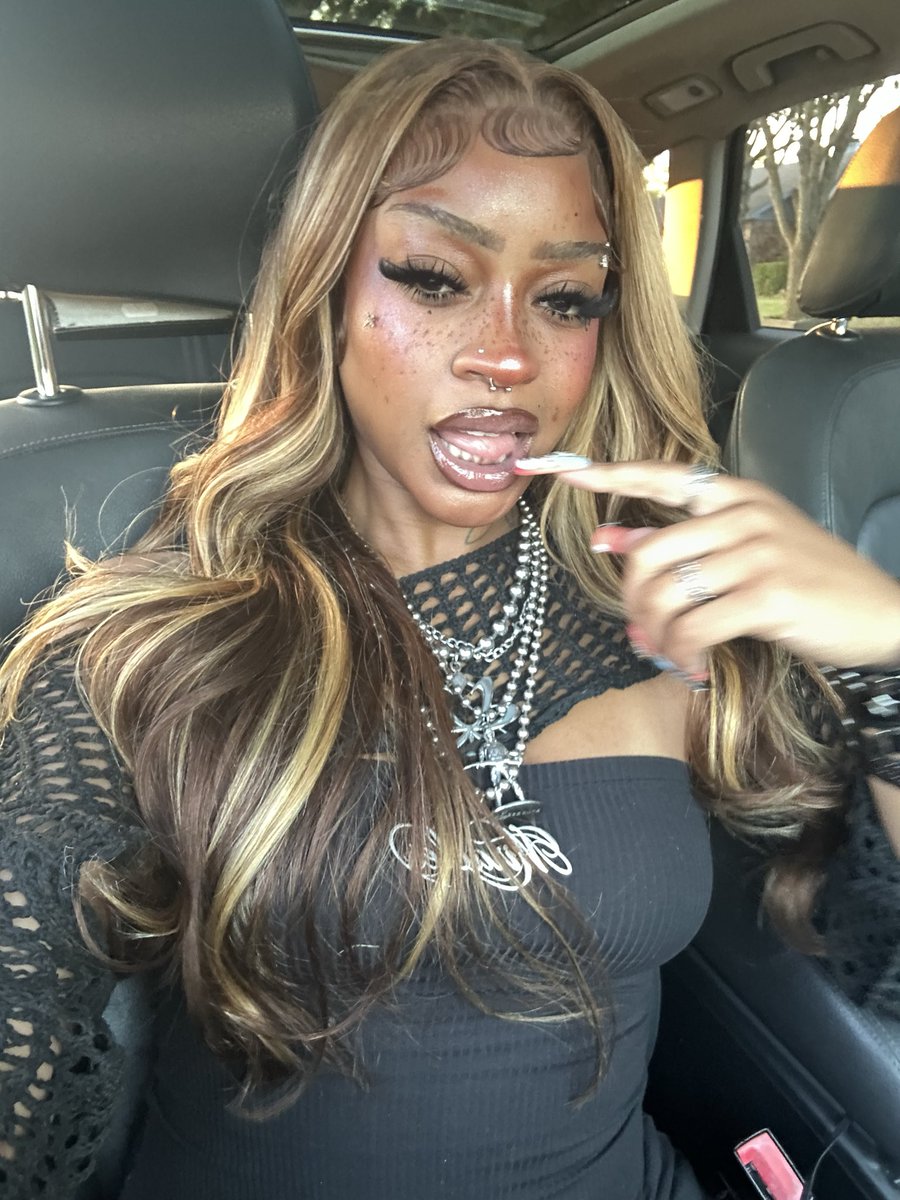 ddestroypariss's tweet photo. in luv w being brown https://t.co/fcMPZcLFjQ