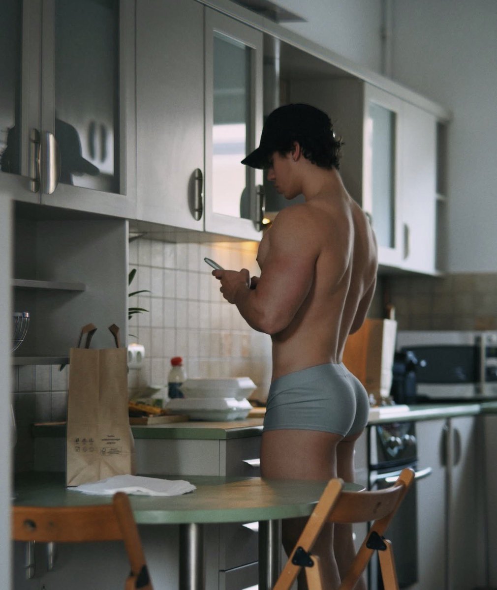Magiafecit's tweet photo. He’s just staying in the house with @CAJUNROYAL https://t.co/xmEqG6DrhM