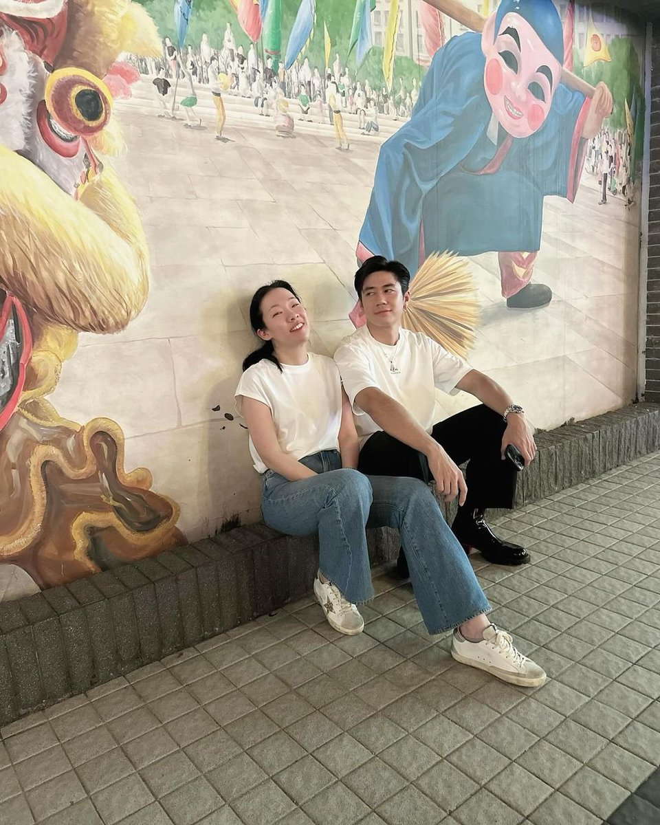 2Ltloving's tweet photo. สุขสันต์วันแม่นะคะทุกคนนนนน 🌸🌷✨️
ในมุมมองของเรา คุณแม่ของรชตะน่าจะประมาณนี้ ☺️
รอยยิ้มแจมในทุกภาพบอกความหมายได้ดีกว่าแคปชั่นใดๆ ขอให้ทุกท่านมีความสุข สุขภาพแข็งแรงนะคะ เป็นรอยยิ้มให้รชตะแบบนี้ไปนานๆๆๆๆค่าาาา 🫶🤍
@RachataJam
#JamRachata
#แจมรชตะ https://t.co/E33e7UtYRM