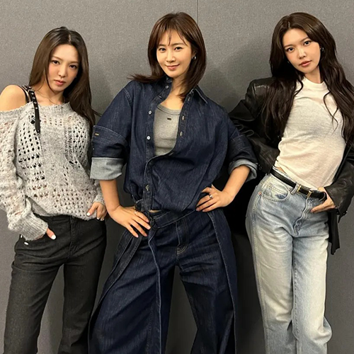 danmee17's tweet photo. 【調査開始】日本のファンが選ぶ！K-POP界最強の女性ユニット決定戦【候補23組】

投票はこちら↓ (8月26日11時〆切)
🔗 https://t.co/azLiOsRs27

●候補
#JIYOUNGJI 
#HYORISOO 
#RedVelvet_IRENE_SEULGI 
#MISAMO 
#LOVElution 
#EVOLution 
#Alphie　
#MOONSUA X #SIYOON
　：
他15組

#KPOP #Danmee投票