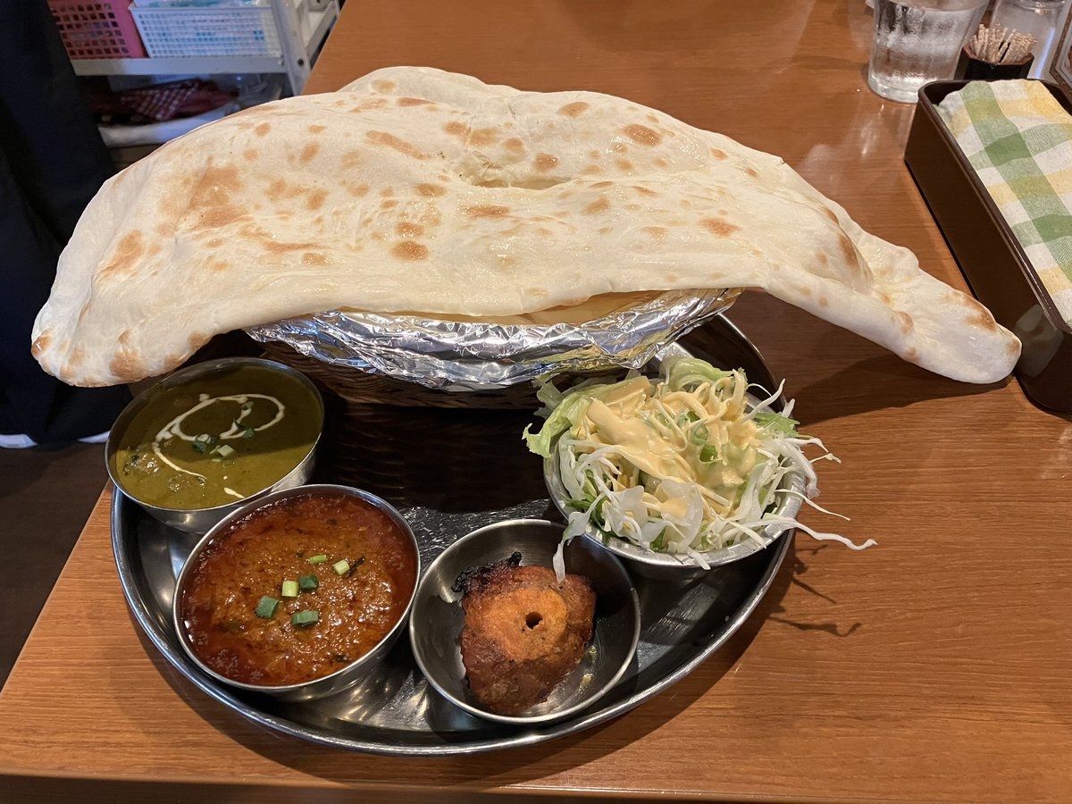 IkuoOkada's tweet photo. 今日のお昼！
ネパール料理のお店のカレーです。
美味しかった〜♪
ナンでかすぎ(=^x^=) https://t.co/UxuMTQ9M6X