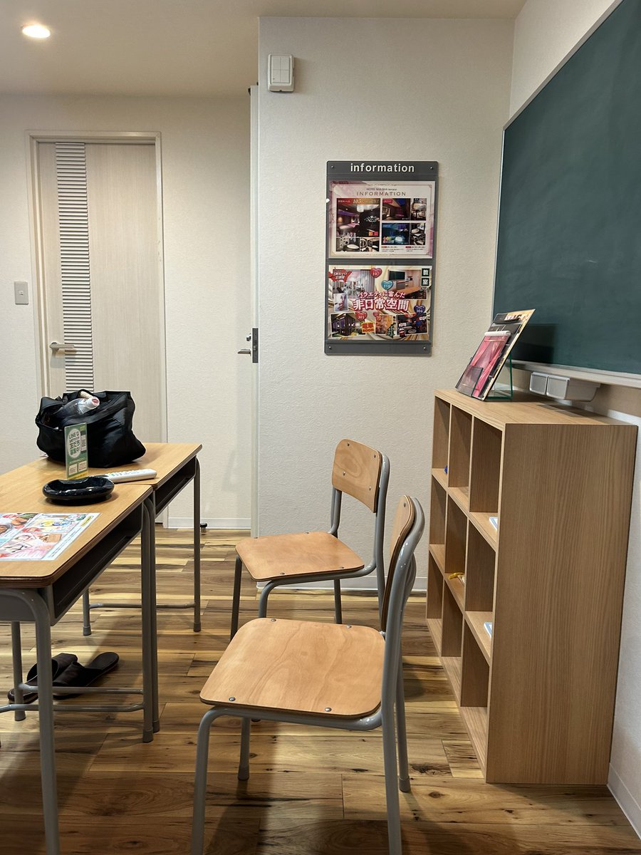 VltAu40's tweet photo. また白手袋から突然メールが
鼻っから冷やかしだと思ってメールやり取りして、会う約束をしてしまった
もう近くまで来てるらしい
待ち合わせの場所の写真も送ってきた
会ってホテルに入ると
なんやこれ
楽な仕事
また良かったら会いたいって

#内職熟女 https://t.co/GD8UHApCAT